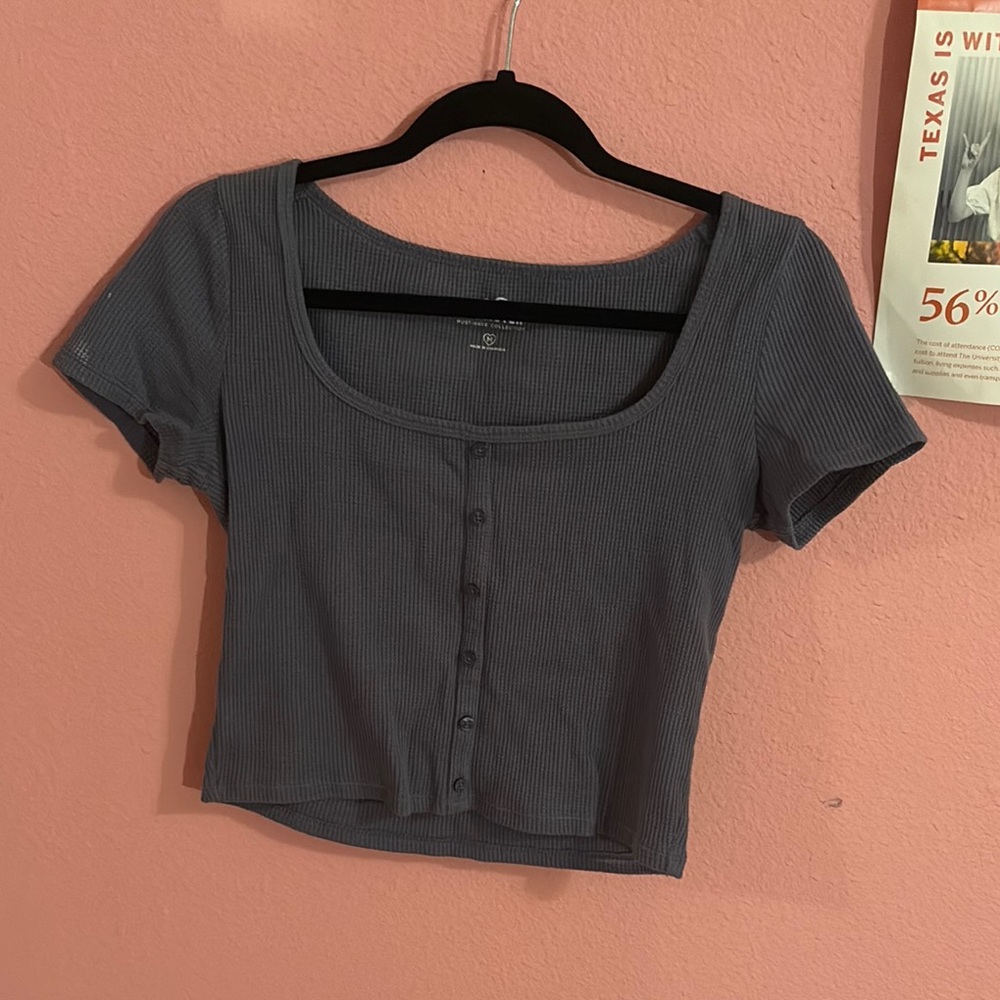 Hollister Gray Cropped Buttoned Blouse